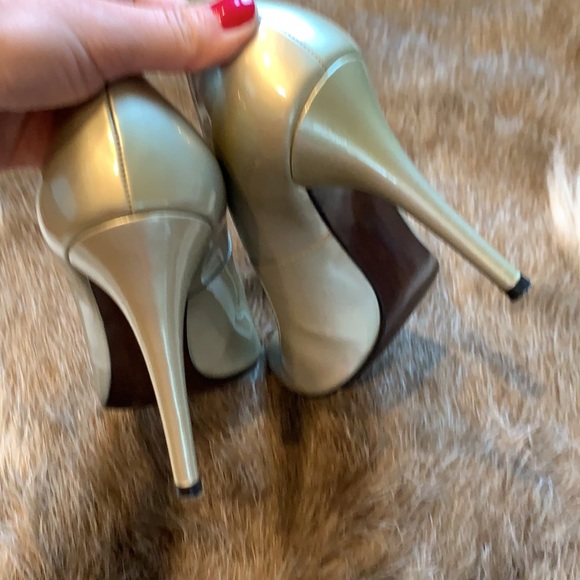 Stuart Weitzman metalic heels - Picture 6 of 10